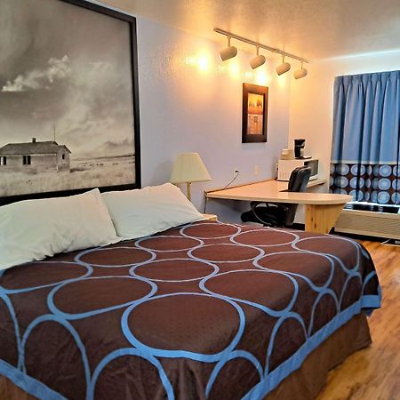 Hotel Super 8 By Wyndham Three Hills Ab Esterno foto