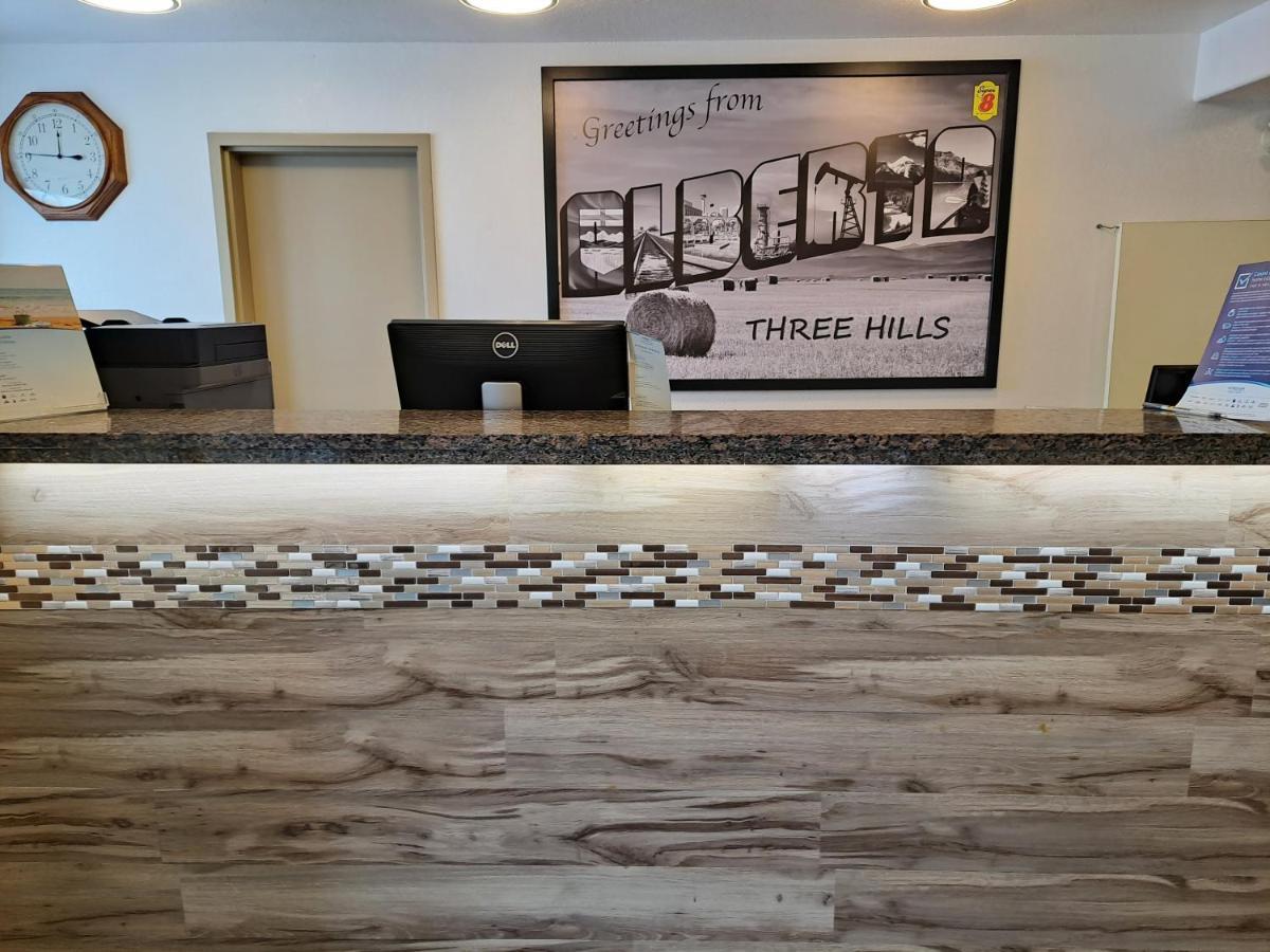 Hotel Super 8 By Wyndham Three Hills Ab Esterno foto