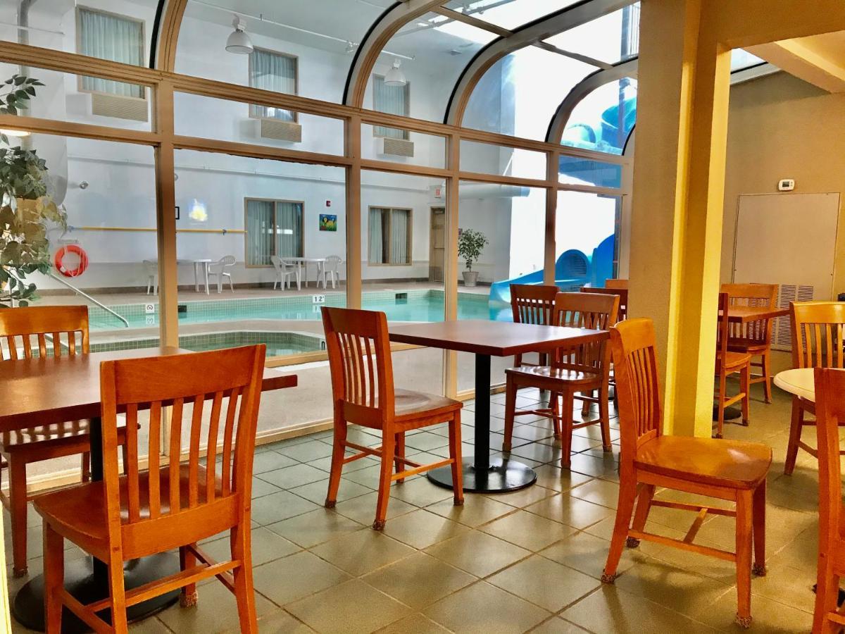 Hotel Super 8 By Wyndham Three Hills Ab Esterno foto