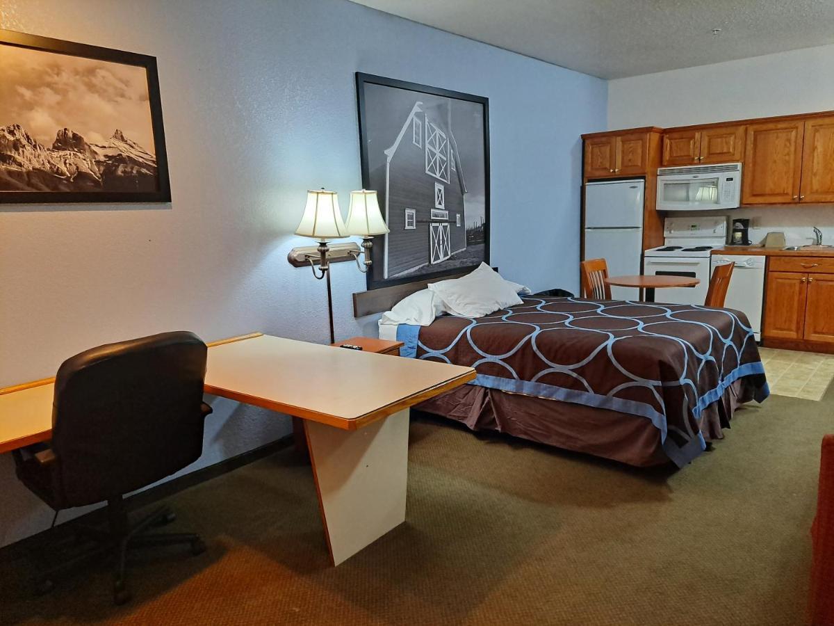 Hotel Super 8 By Wyndham Three Hills Ab Esterno foto