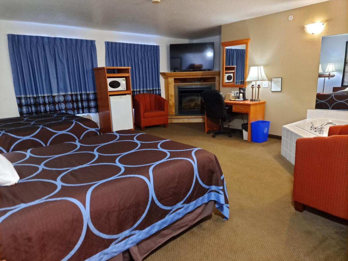Hotel Super 8 By Wyndham Three Hills Ab Esterno foto
