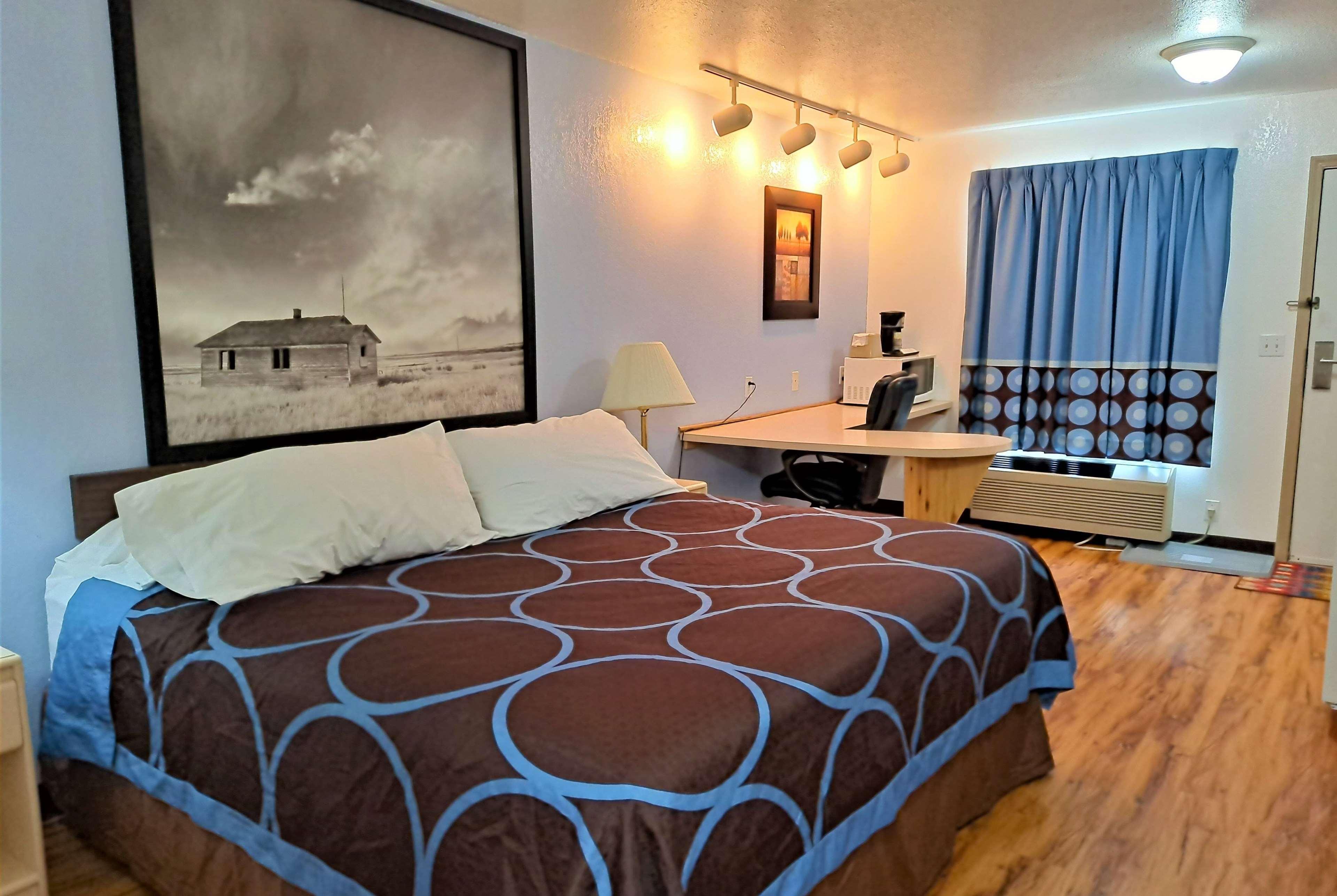 Hotel Super 8 By Wyndham Three Hills Ab Esterno foto