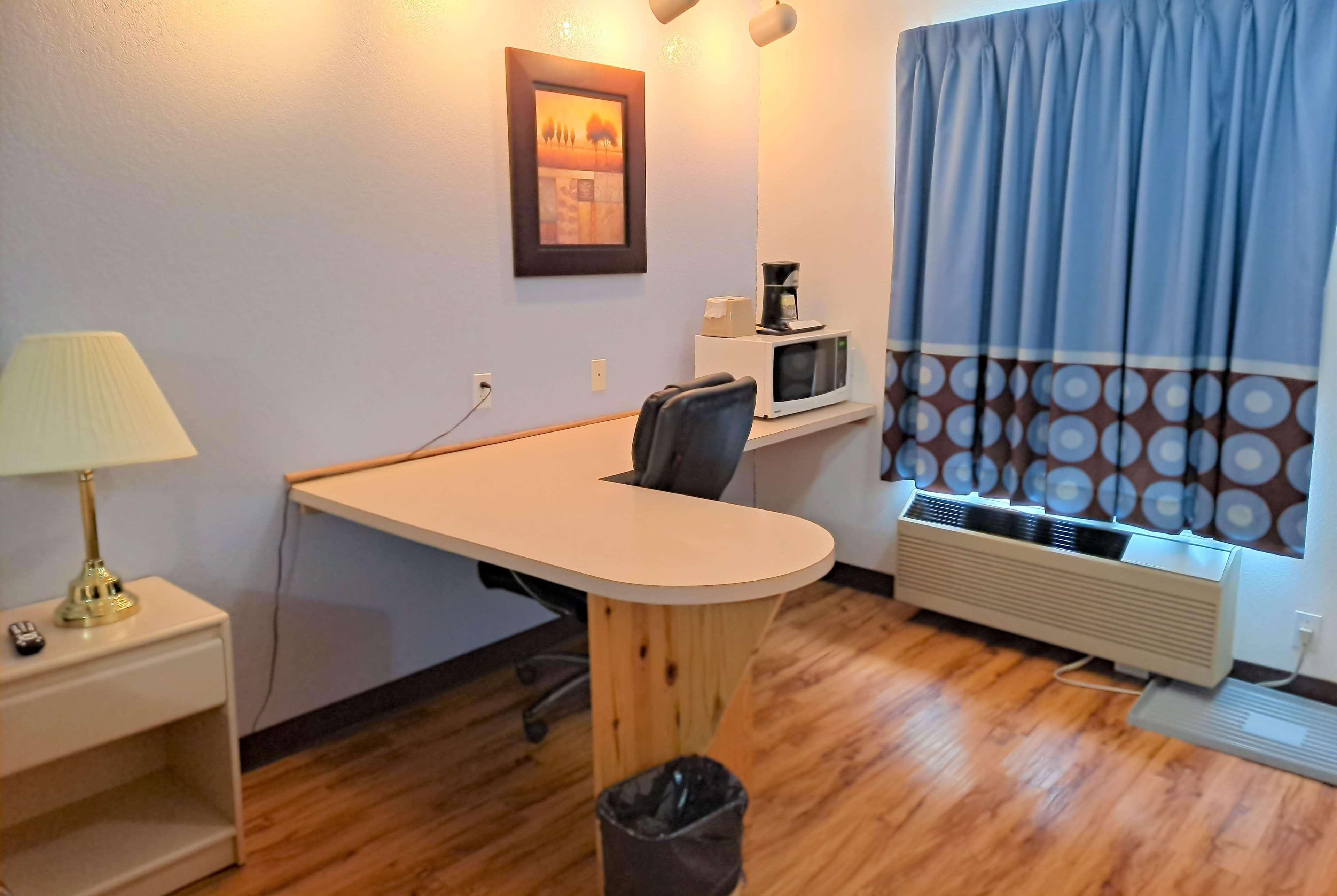 Hotel Super 8 By Wyndham Three Hills Ab Esterno foto