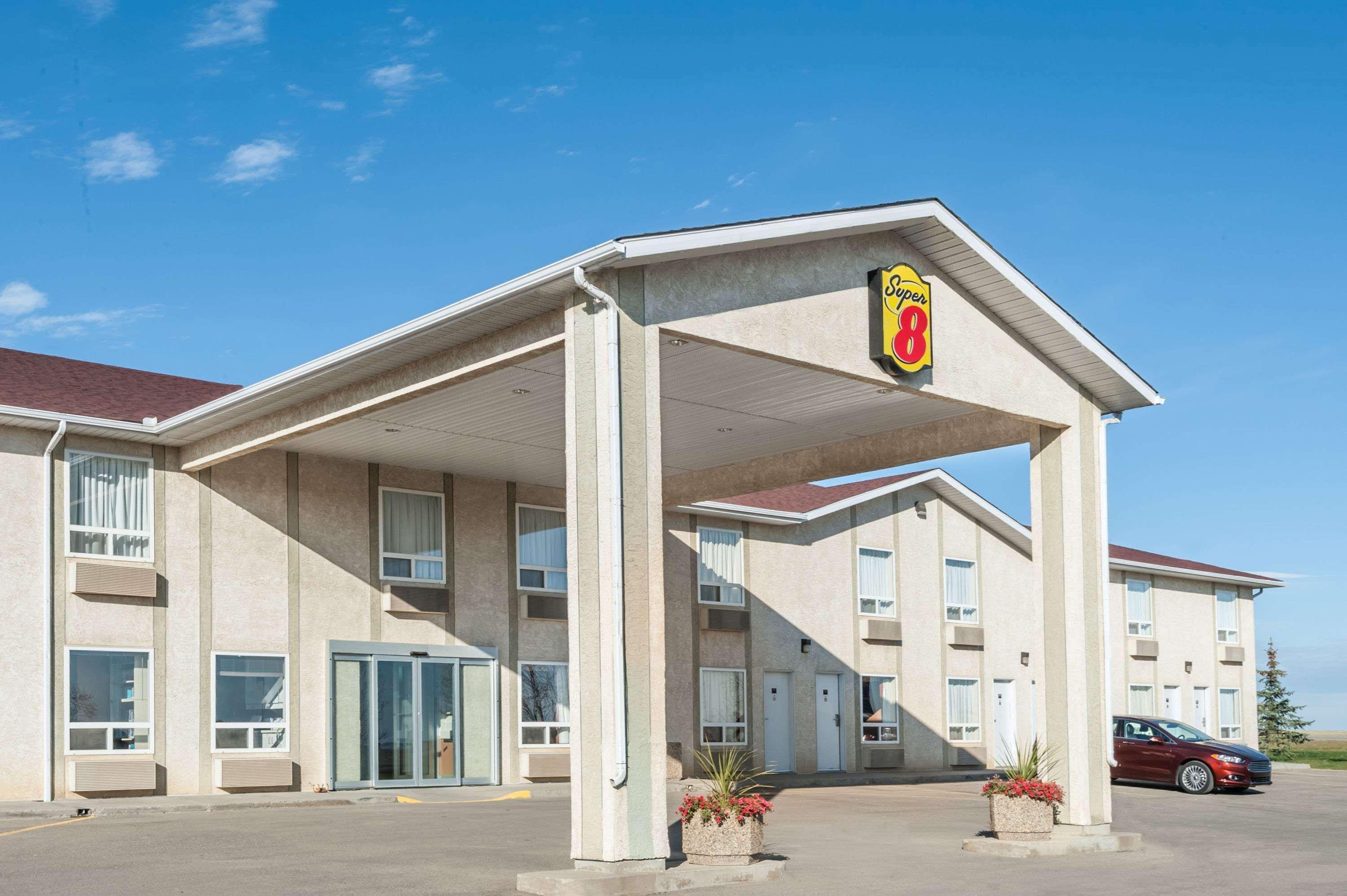 Hotel Super 8 By Wyndham Three Hills Ab Esterno foto