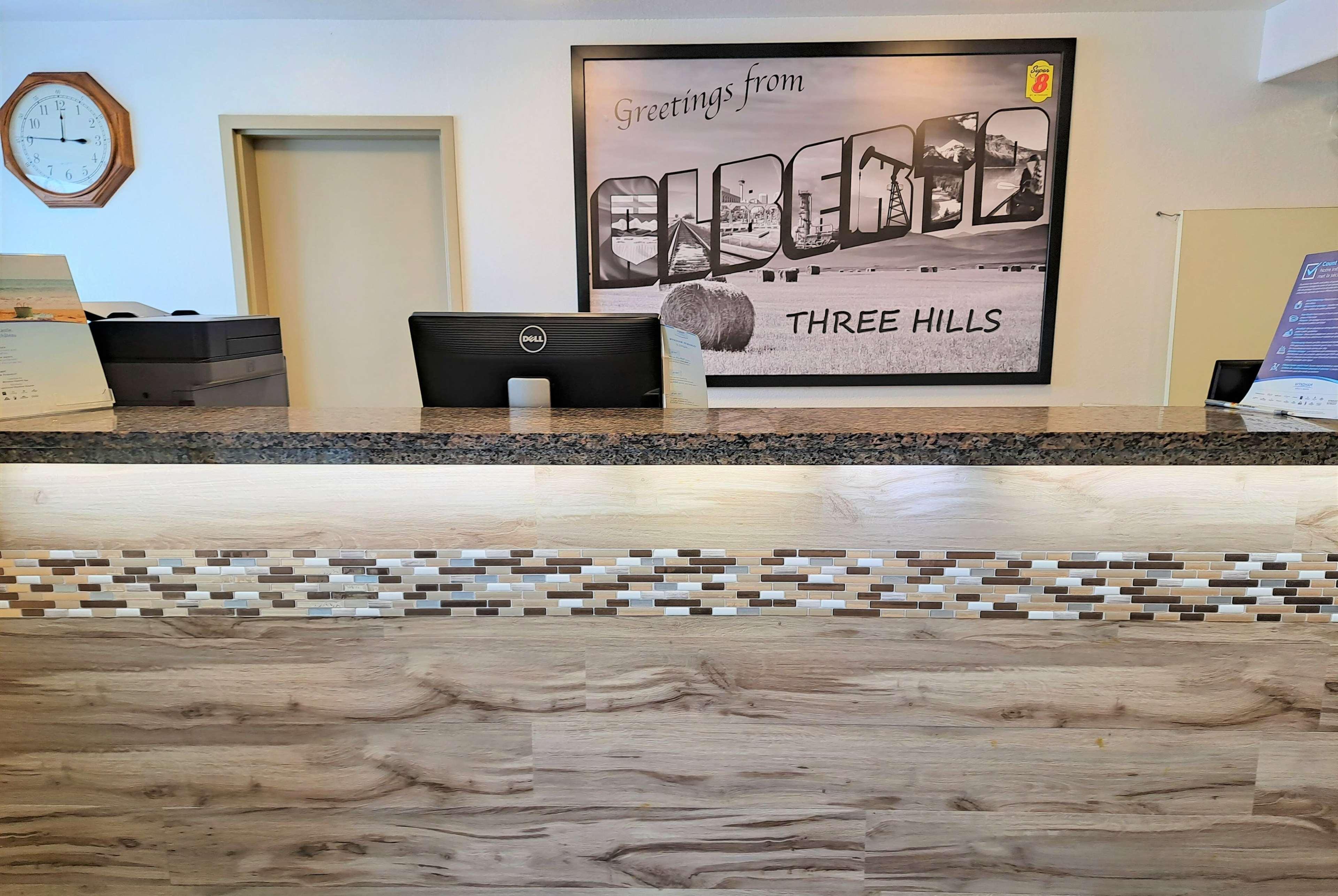 Hotel Super 8 By Wyndham Three Hills Ab Esterno foto
