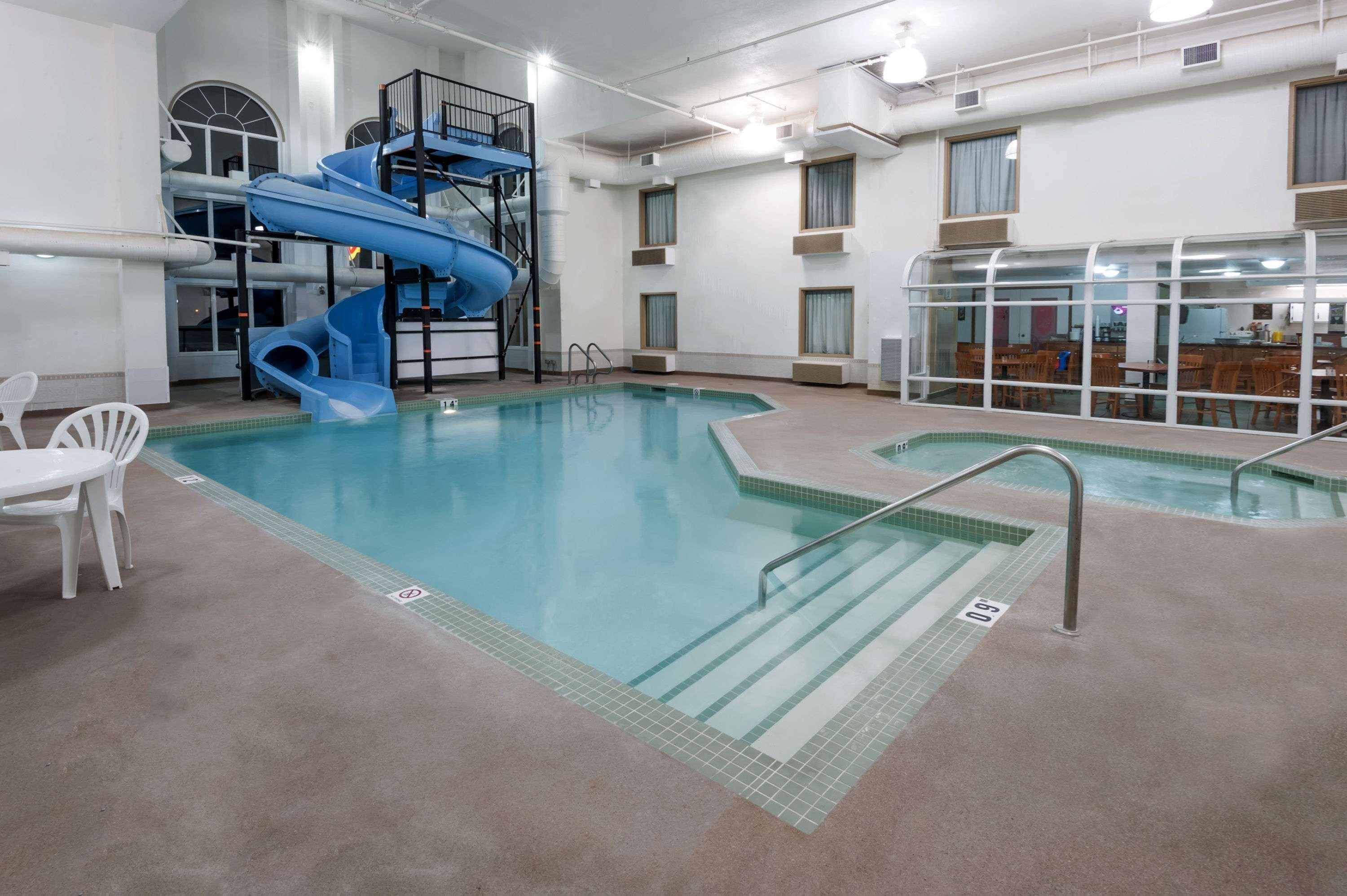Hotel Super 8 By Wyndham Three Hills Ab Esterno foto