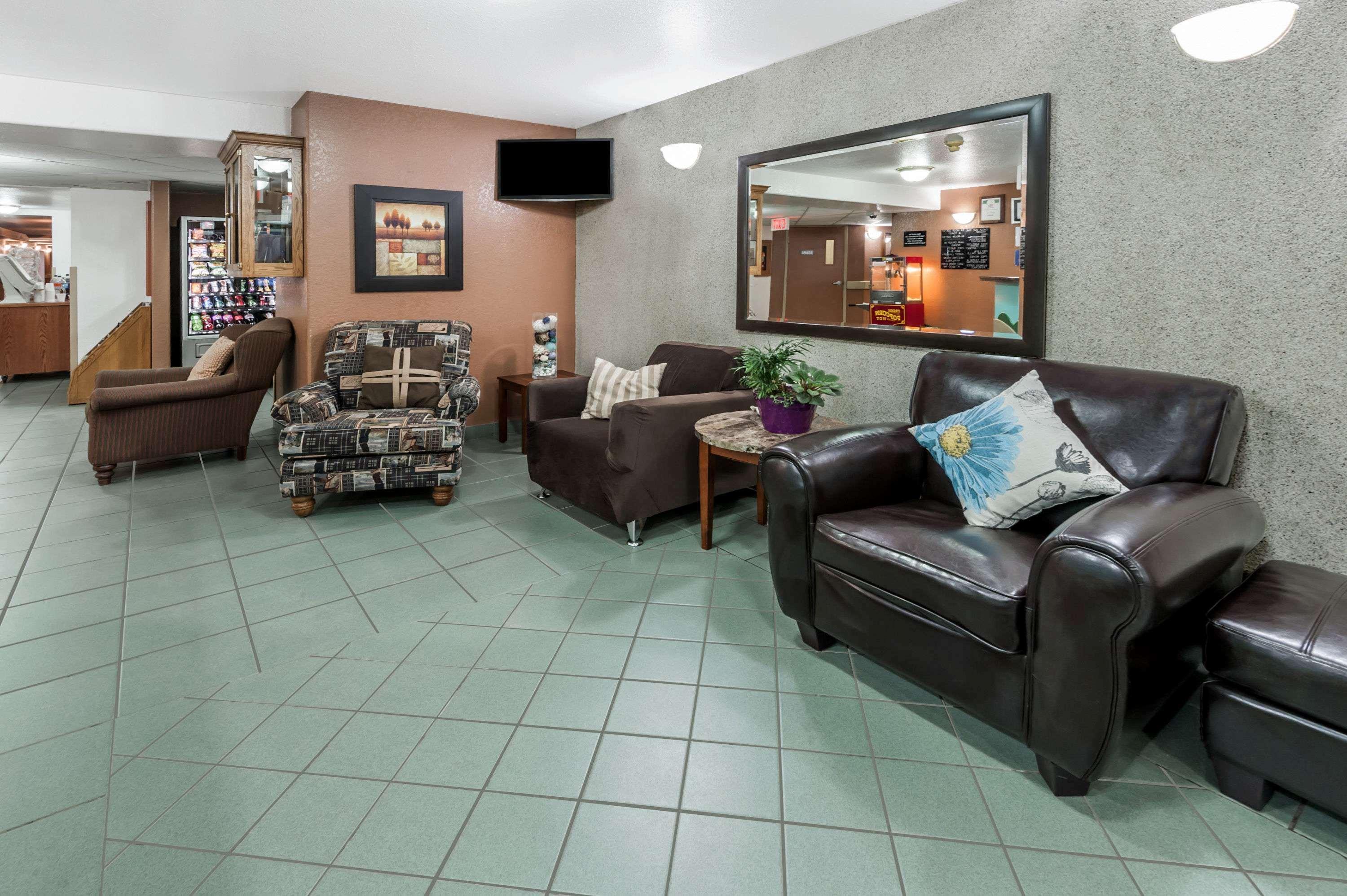 Hotel Super 8 By Wyndham Three Hills Ab Esterno foto